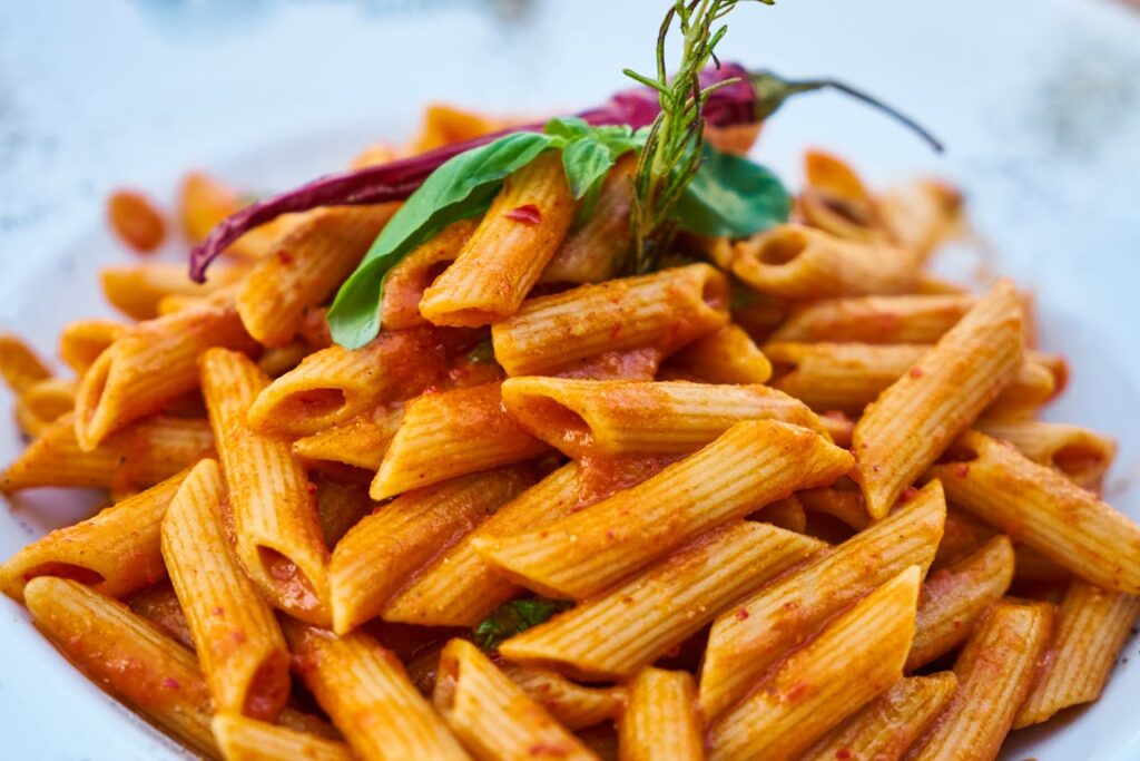 Heerlijke macaroni met smac en tomatenpuree zoals vroeger